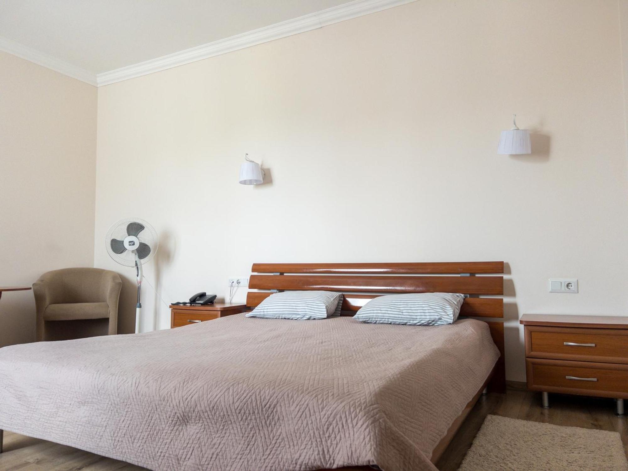 Орк "Блісс" Hotel Rivne Eksteriør billede